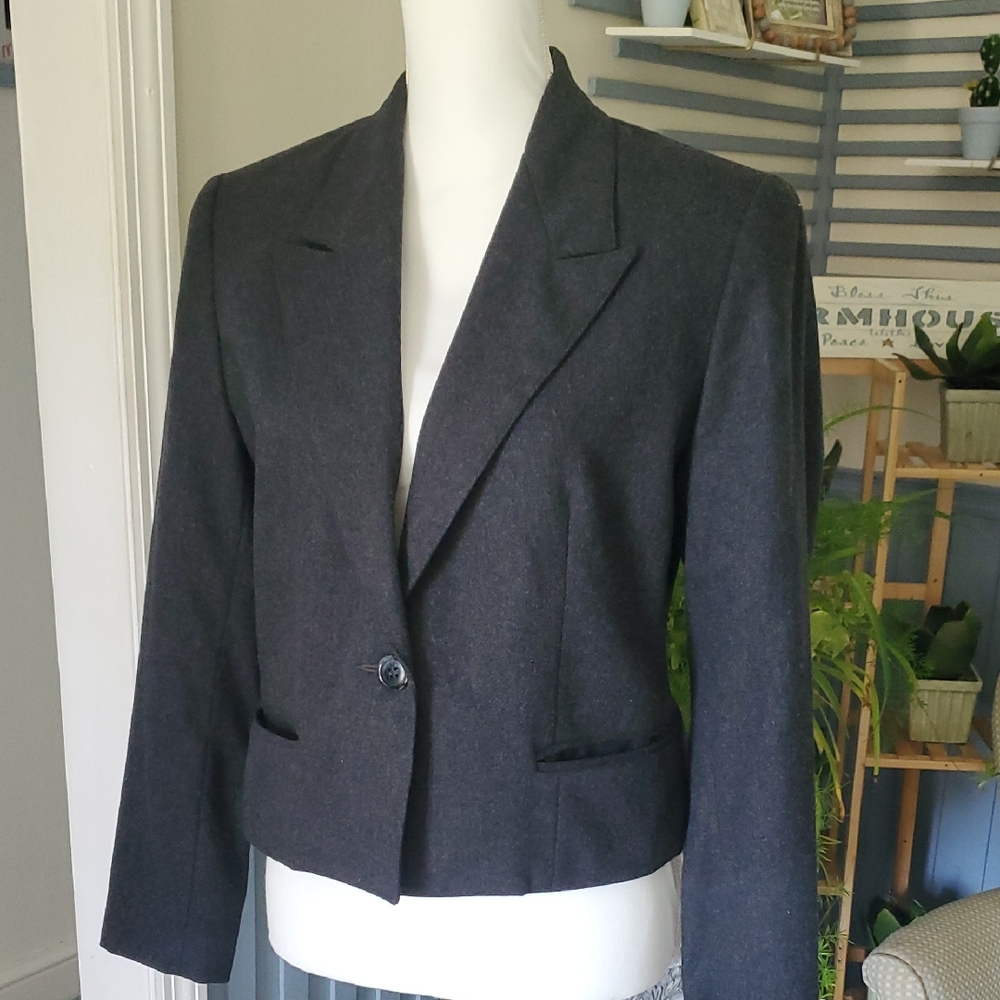 ILYA Wool Blend Women's Charcoal Gray Crop Blazer. Size 6
